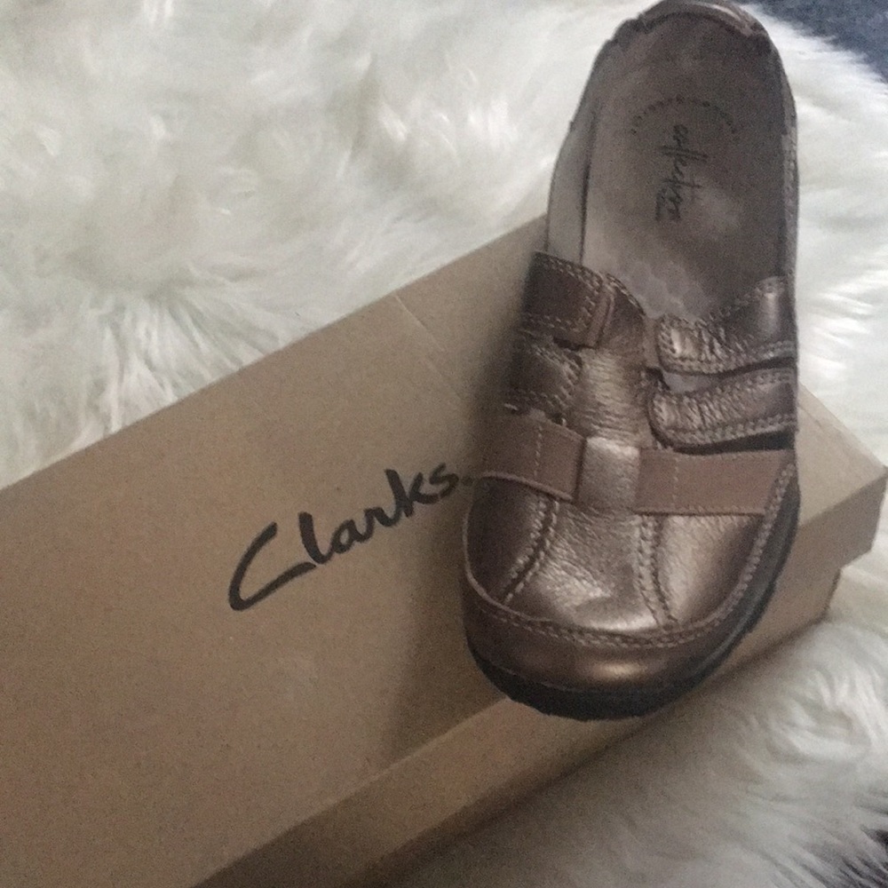 Woman sliders gold  size 10